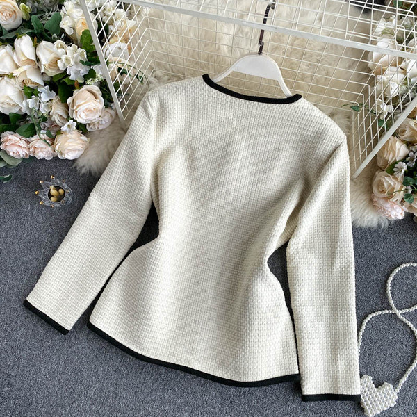 Дамско късо палто с копчета и джобове