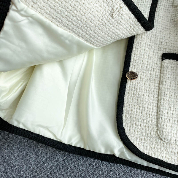 Дамско късо палто с копчета и джобове