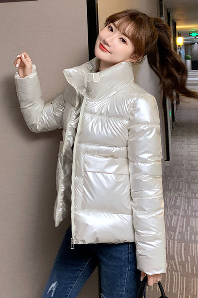 Naiste kõrge krae ja lukuga jakk