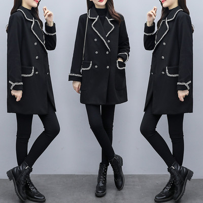 Modern női kabát fekete színben, gombokkal és zsebekkel