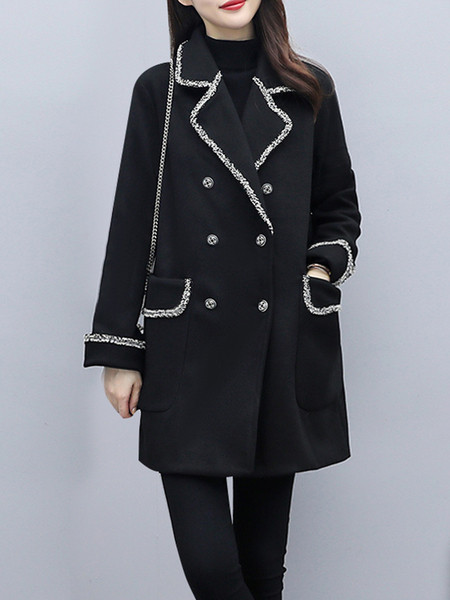 Modern női kabát fekete színben, gombokkal és zsebekkel
