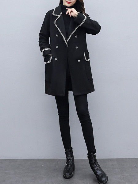 Modern női kabát fekete színben, gombokkal és zsebekkel