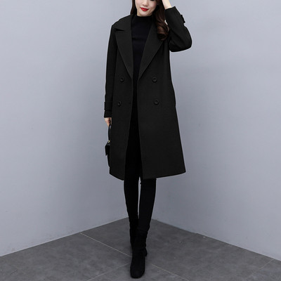 Κλασικό γυναικείο παλτό με λαιμόκοψη και κουμπιά