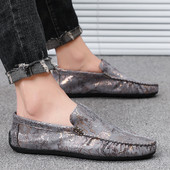 Κομψά ανδρικά χρωματιστά μοκασίνια κατασκευασμένα από οικολογικό δέρμα