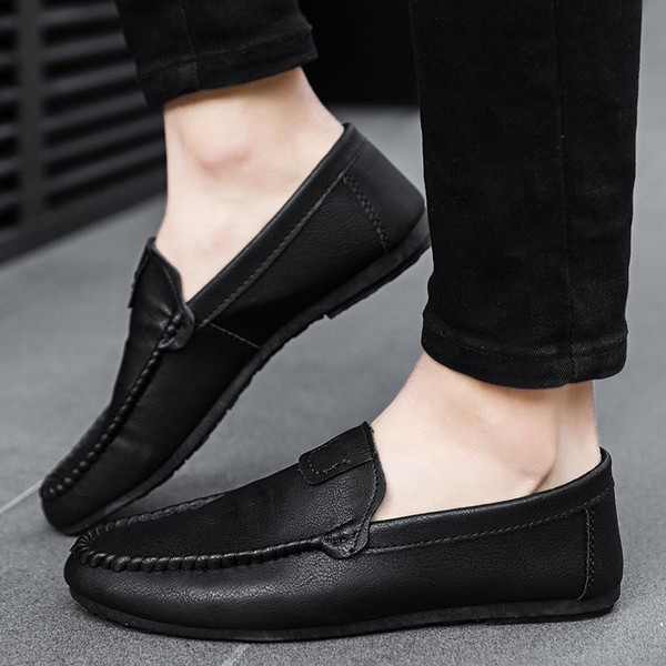 Praegused meeste nahast mokassiinid lameda tallaga