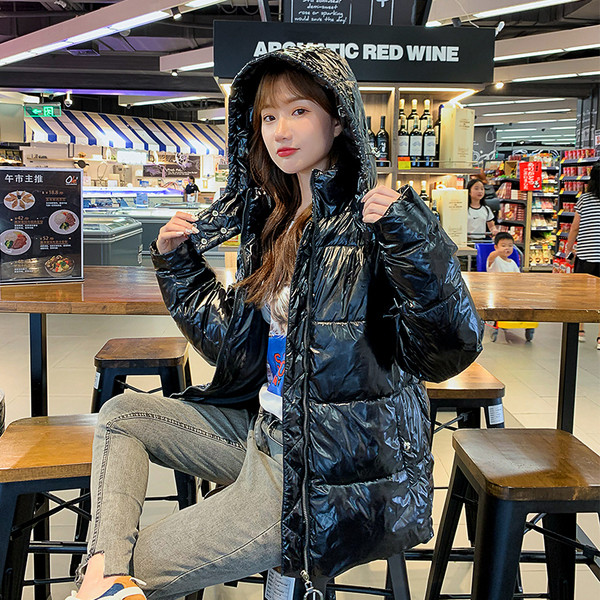 Napi téli kabát kapucnival és zsebekkel