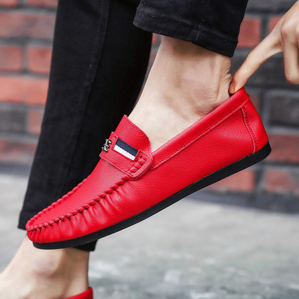 Meeste hingavast nahast mokassiinid metallelemendiga