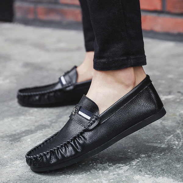 Meeste hingavast nahast mokassiinid metallelemendiga