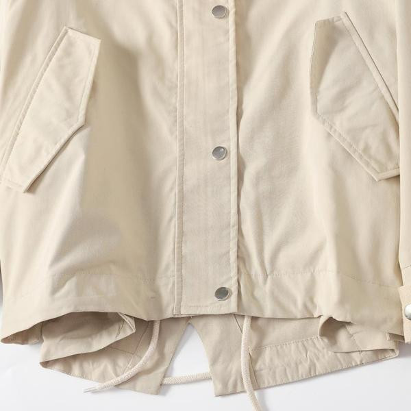 Κοντό γυναικείο μπουφάν με κουκούλα