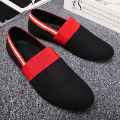 Αναπνεύσιμα ανδρικά μοκασίνια κατασκευασμένα από υφάσματα με επίπεδη σόλα