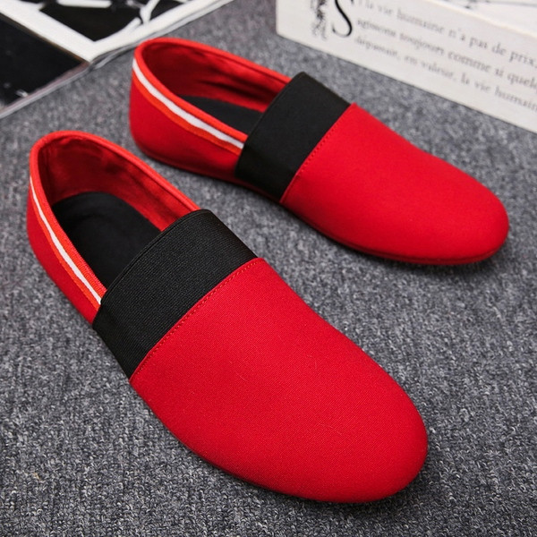 Αναπνεύσιμα ανδρικά μοκασίνια κατασκευασμένα από υφάσματα με επίπεδη σόλα