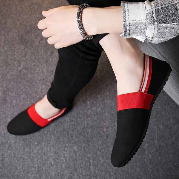 Αναπνεύσιμα ανδρικά μοκασίνια κατασκευασμένα από υφάσματα με επίπεδη σόλα