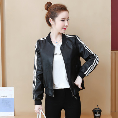 Γυναικείο κοντό μπουφάν από οικολογικό δέρμα με μπορντούρα στα μανίκια