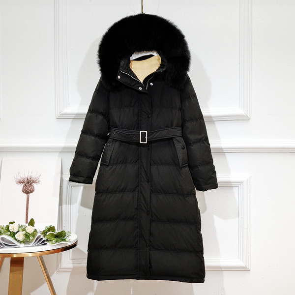 Női hosszú kabát övvel és kapucnival