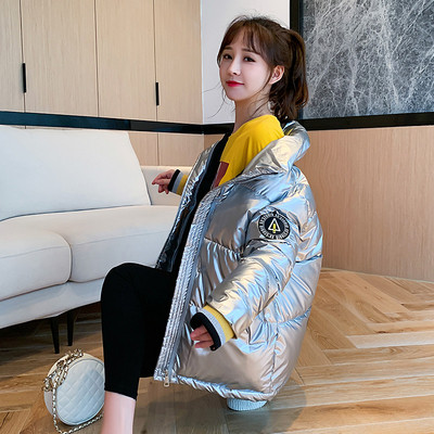 Női téli kabát cipzárral és magas gallérral