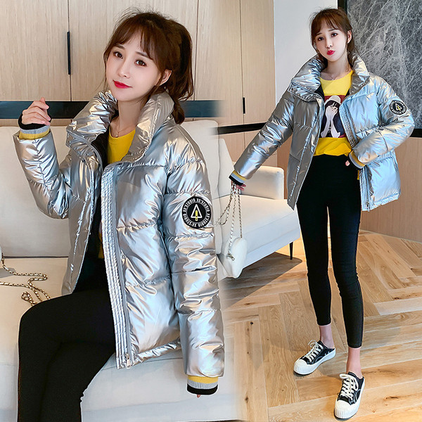 Női téli kabát cipzárral és magas gallérral