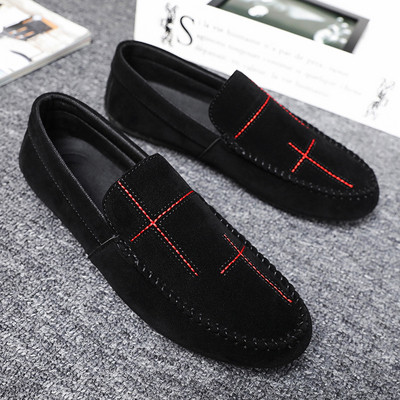 Μοντέρνα ανδρικά μοκασίνια από οικολογικό σουέτ με κεντήματα και επίπεδη σόλα