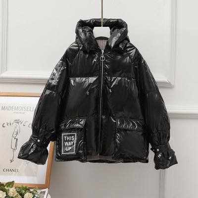 Κοντό γυναικείο μπουφάν με κουκούλα και φερμουάρ