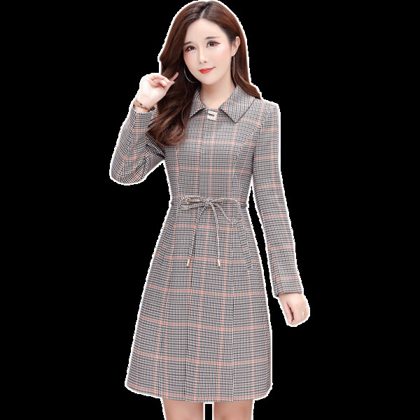 Карирано дамско палто с класическа яка и връзки на талията