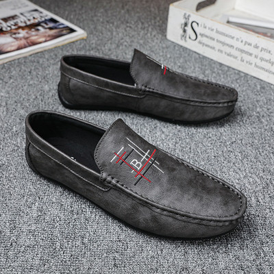 μοντέρνα ανδρικά μοκασίνια με κέντημα και επίπεδη σόλα