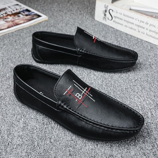 μοντέρνα ανδρικά μοκασίνια με κέντημα και επίπεδη σόλα