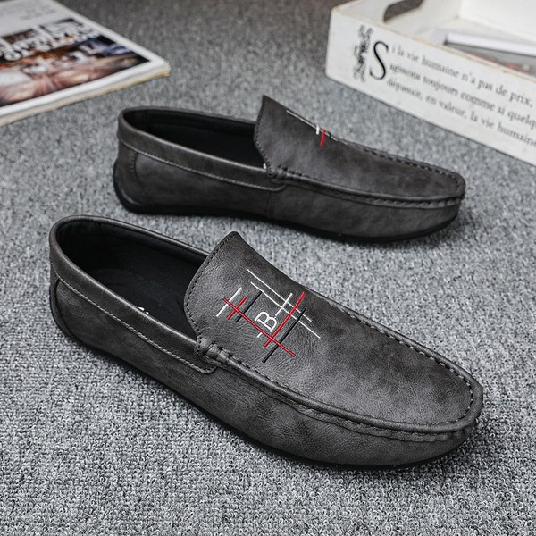 μοντέρνα ανδρικά μοκασίνια με κέντημα και επίπεδη σόλα