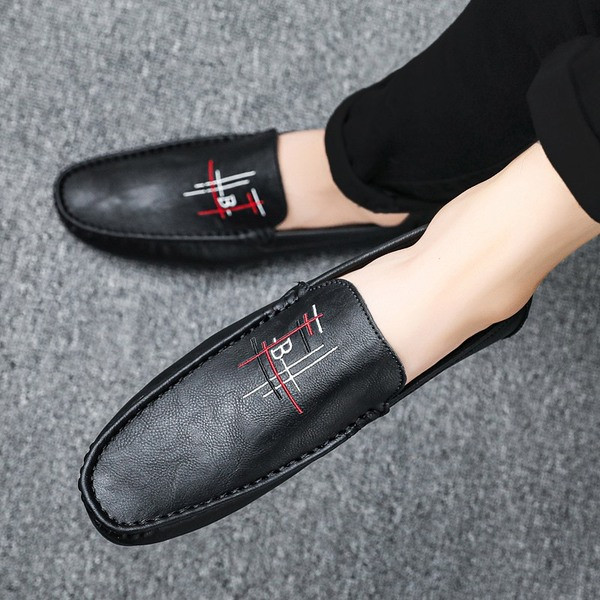μοντέρνα ανδρικά μοκασίνια με κέντημα και επίπεδη σόλα