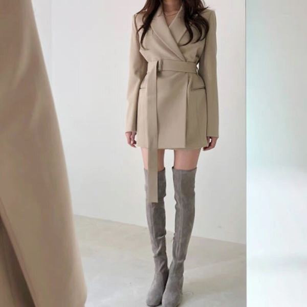 Μακρύ γυναικείο παλτό με ζώνη 