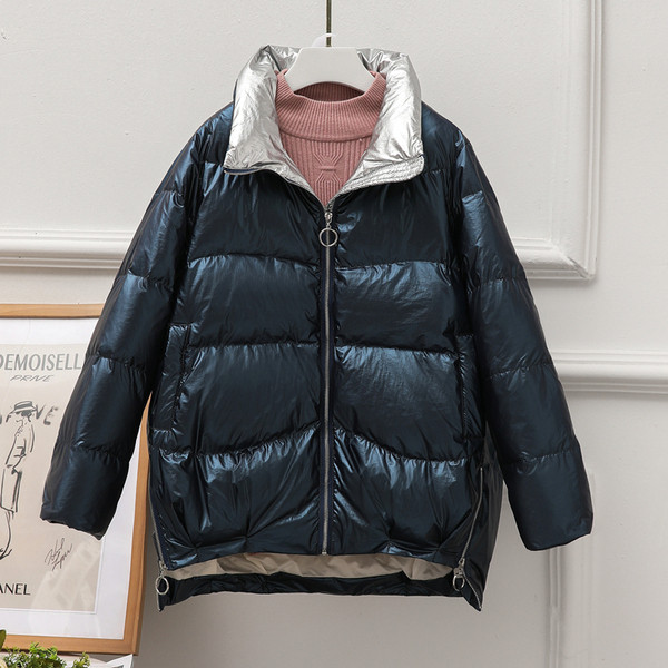 Aszimmetrikus modell női kabát cipzárral és O-alakú gallérral