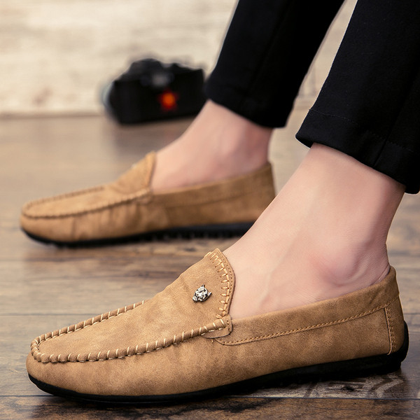 Ανδρικά μοκασίνια από οικολογικό σουέτ με μεταλλικό στοιχείο