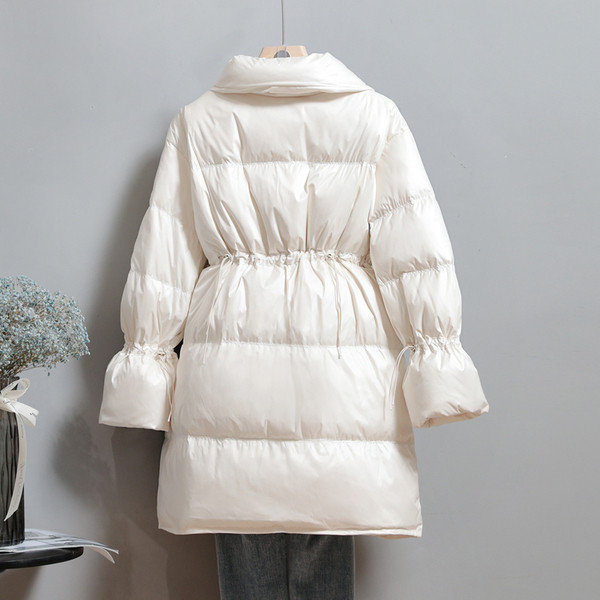 Női alkalmi kabát elasztikus derékkal és gallérral