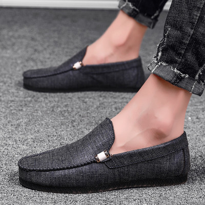 Moodsad meeste hingavad tekstiilist mokassiinid