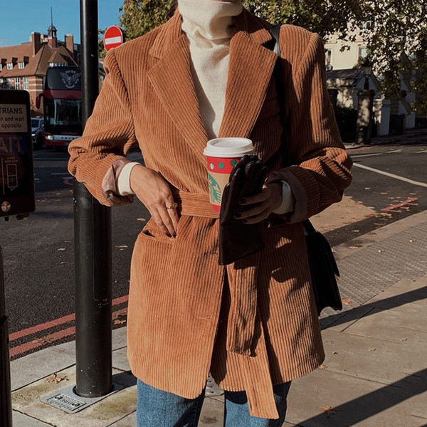 Pikk velvetist mantel koos vööga