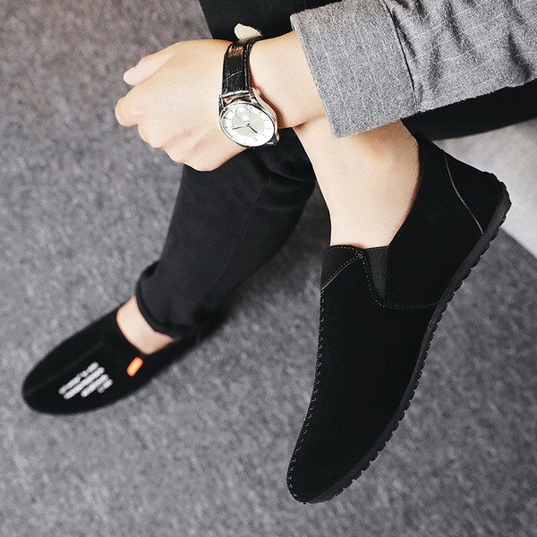 Meeste mokassiinid kirja ja lameda tallaga