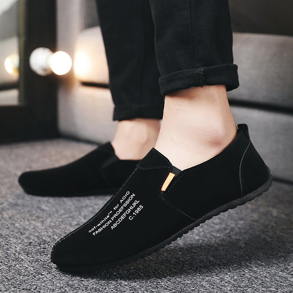 Meeste mokassiinid kirja ja lameda tallaga