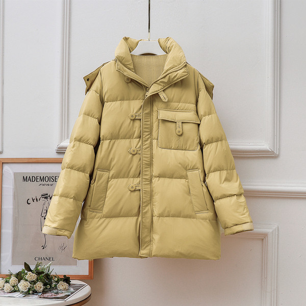 Γυναικείο κοντό μπουφάν με φερμουάρ και κουμπιά