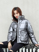 Γυναικείο μοντέρνο χειμερινό μπουφάν με μεγάλες τσέπες