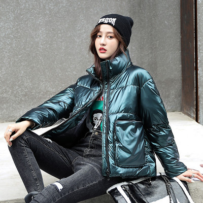 Γυναικείο μοντέρνο χειμερινό μπουφάν με μεγάλες τσέπες