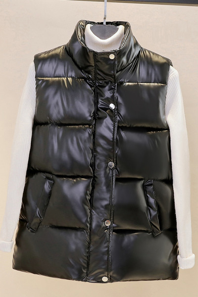 Alkalmi női mellény magas gallérral, gombokkal és zsebekkel