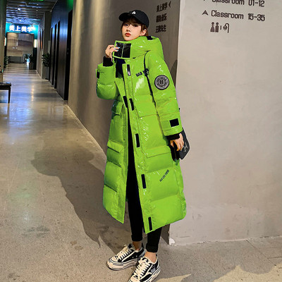 Κομψό γυναικείο μακρύ μπουφάν με τσέπες και κουκούλα