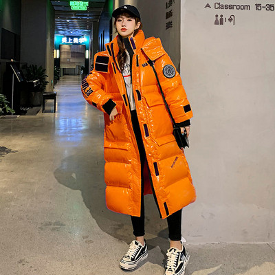 Κομψό γυναικείο μακρύ μπουφάν με τσέπες και κουκούλα