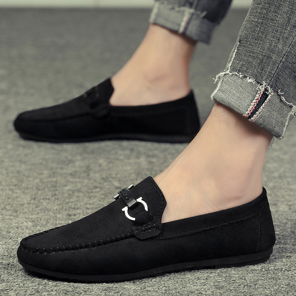 Μοντέρνα αναπνεύσιμα ανδρικά μοκασίνια σουέτ με αγκράφα