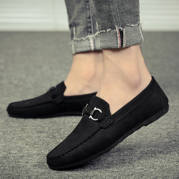 Μοντέρνα αναπνεύσιμα ανδρικά μοκασίνια σουέτ με αγκράφα