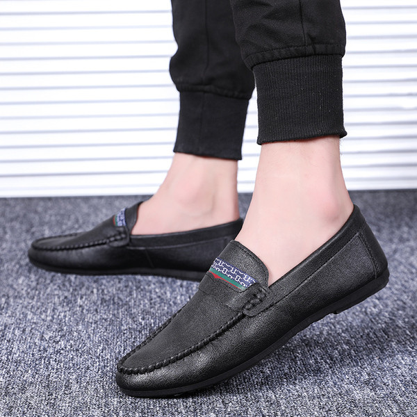 Κομψά ανδρικά μοκασίνια κατασκευασμένα από έκο δέρμα με επίπεδη σόλα