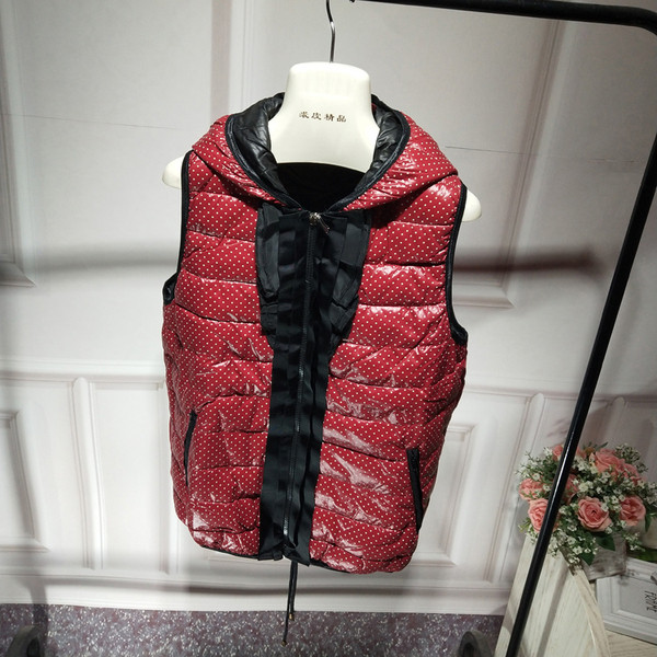 Γυναικείο γιλέκο με φερμουάρ και κουκούλα