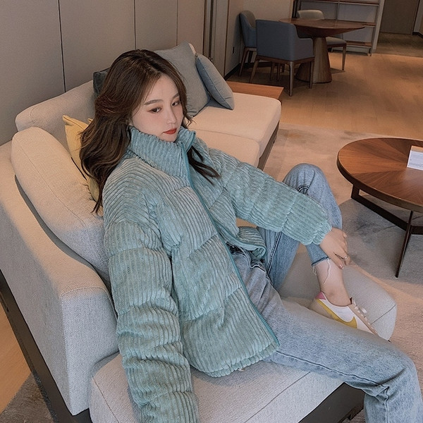 Naiste vabaaja jakk kõrge krae ja taskutega