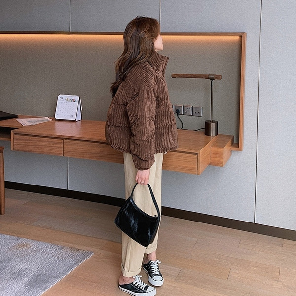 Naiste vabaaja jakk kõrge krae ja taskutega