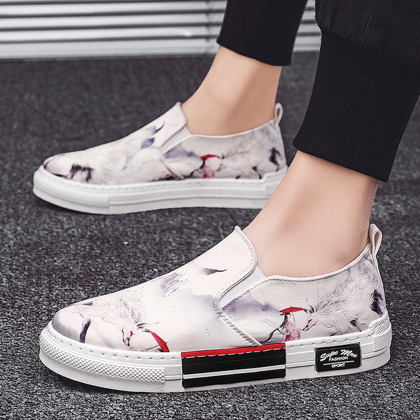 Μοντέρνες ανδρικές χρωματιστά μοκασίνια με επίπεδη σόλα