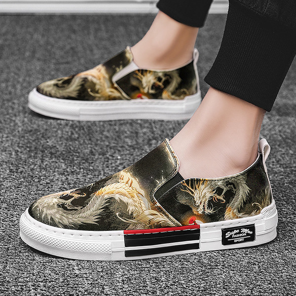 Μοντέρνες ανδρικές χρωματιστά μοκασίνια με επίπεδη σόλα