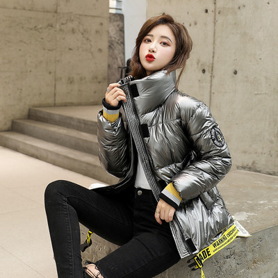 Γυναικείο casual χειμερινό μπουφάν με επιγραφή και φερμουάρ